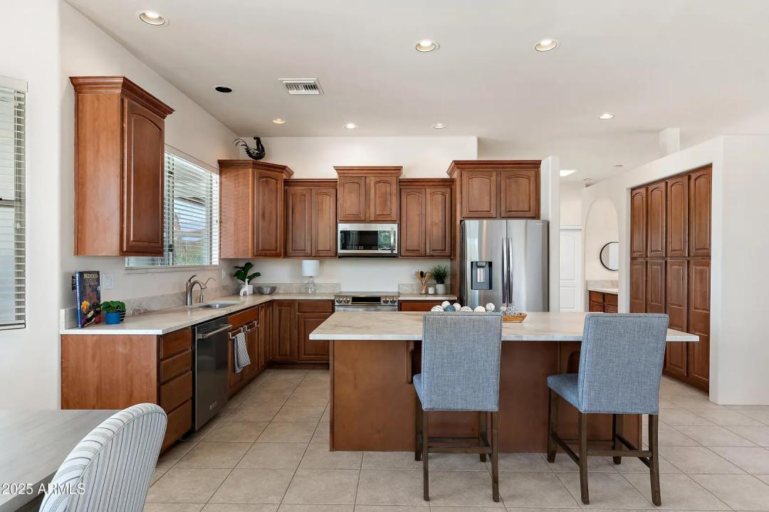 Real Estate Picture 10