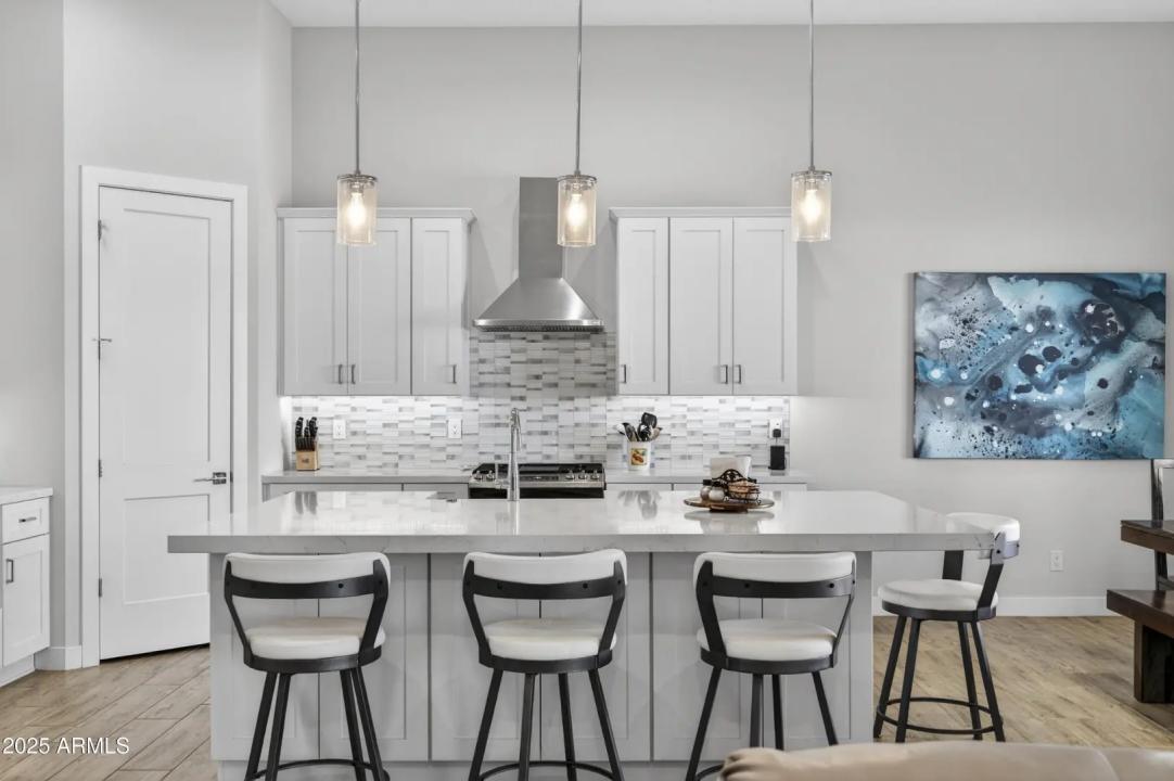 Real Estate Picture 12