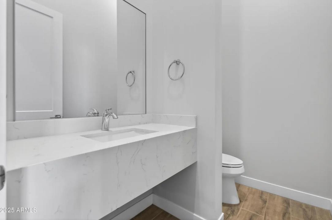 Real Estate Picture 17