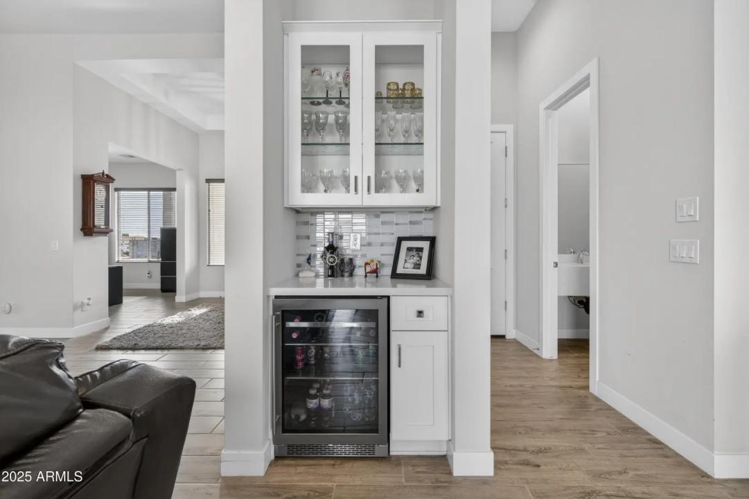 Real Estate Picture 9