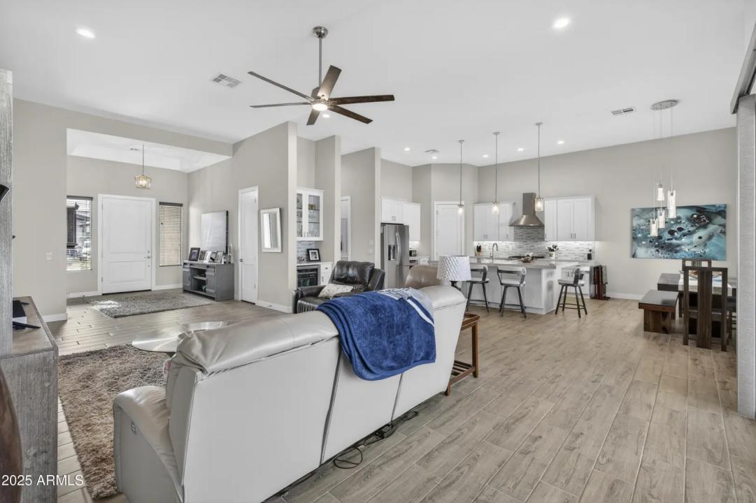 Real Estate Picture 6