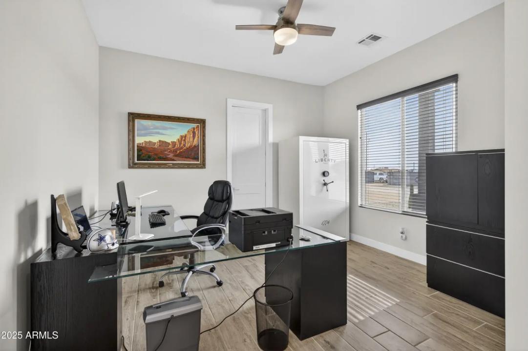 Real Estate Picture 16