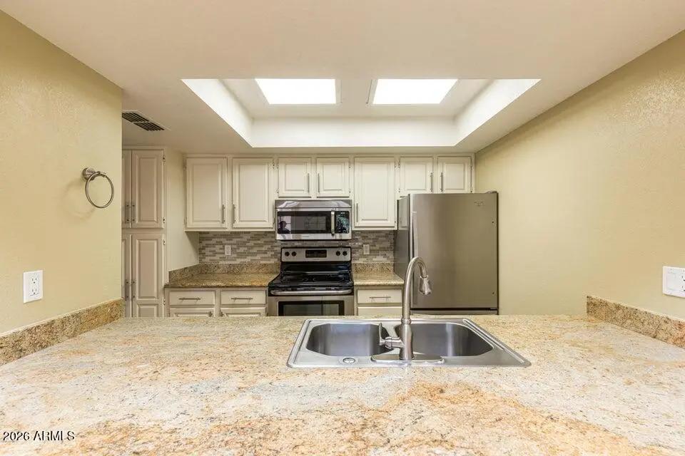 Real Estate Picture 4