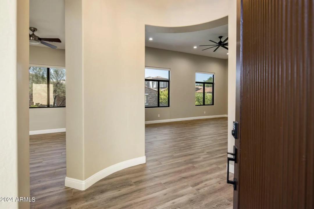 Real Estate Picture 4