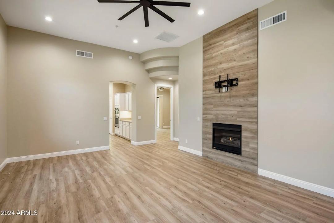 Real Estate Picture 8