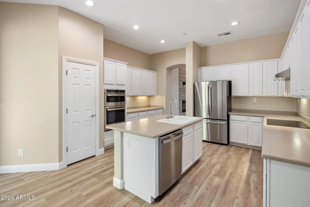 Real Estate Picture 11