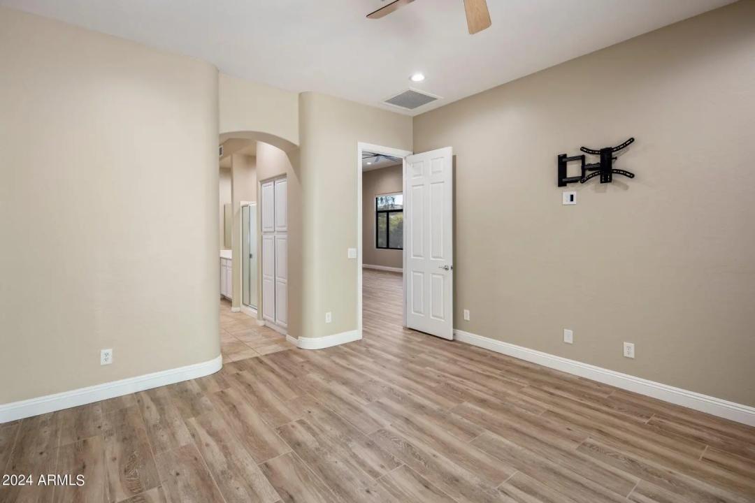 Real Estate Picture 14