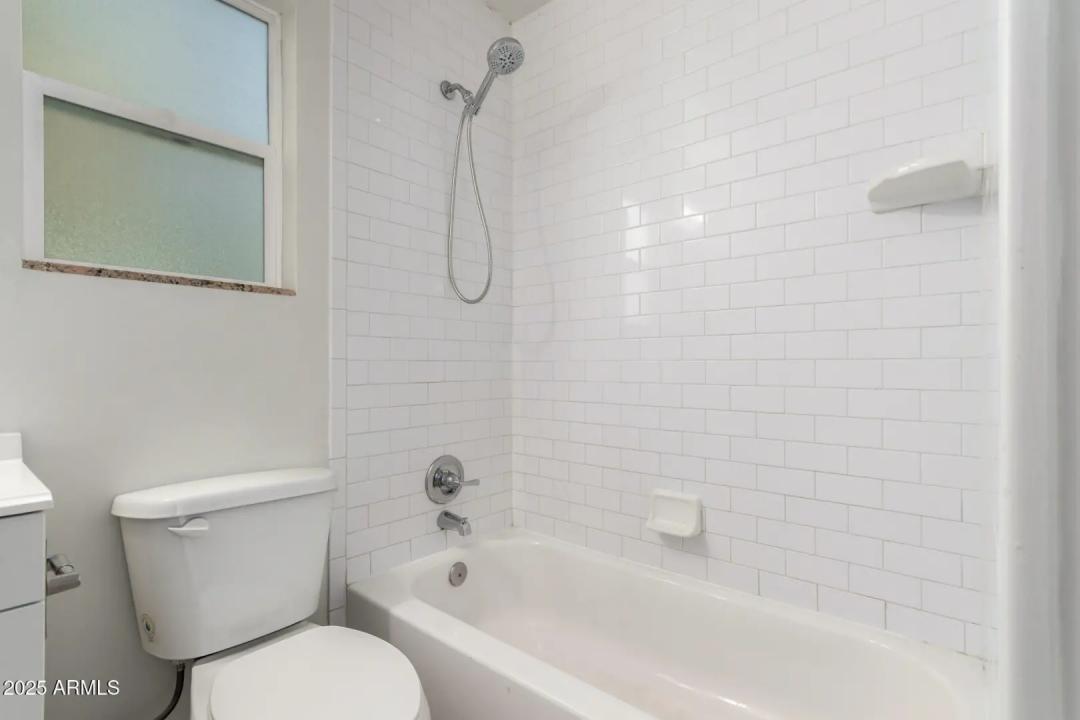 Real Estate Picture 14