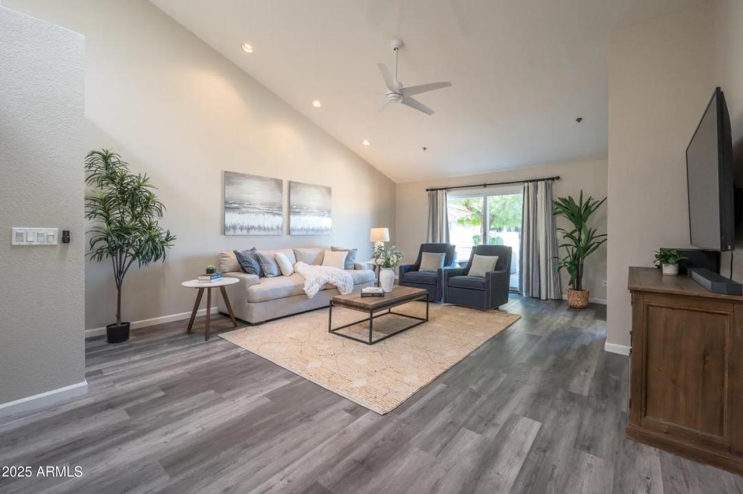 Real Estate Picture 9