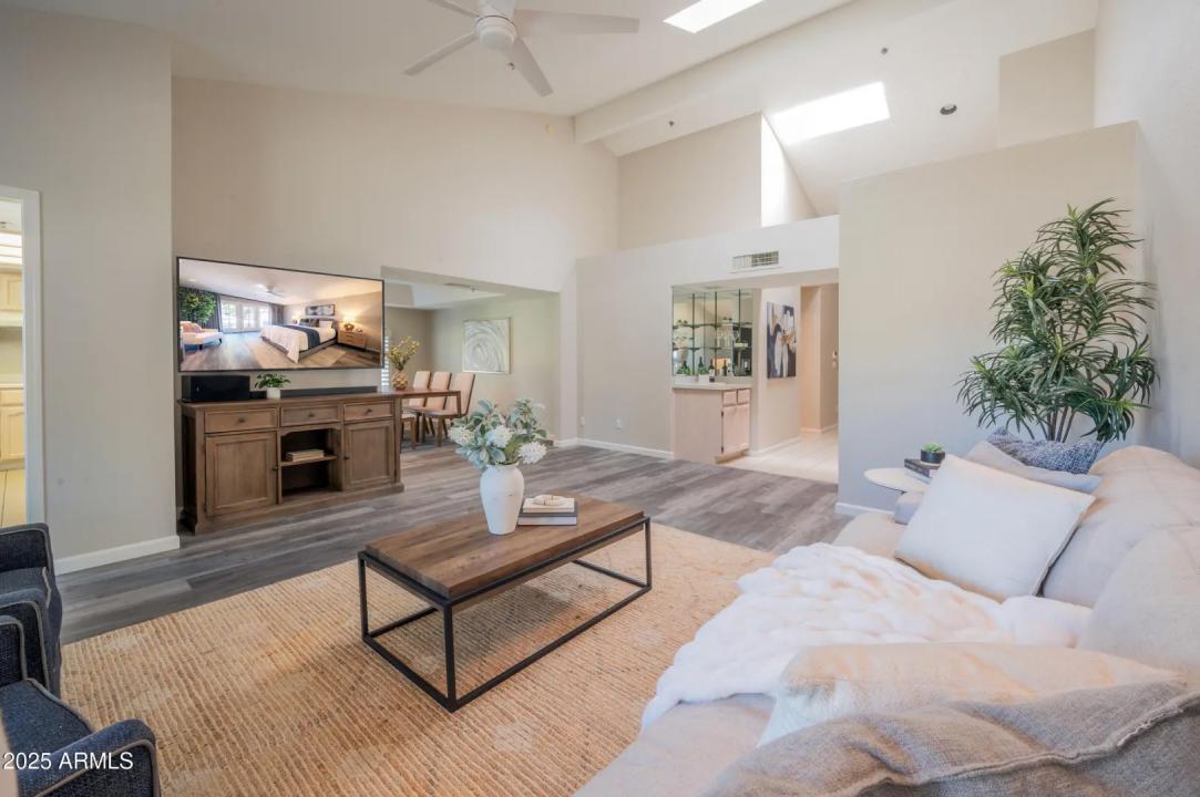 Real Estate Picture 11