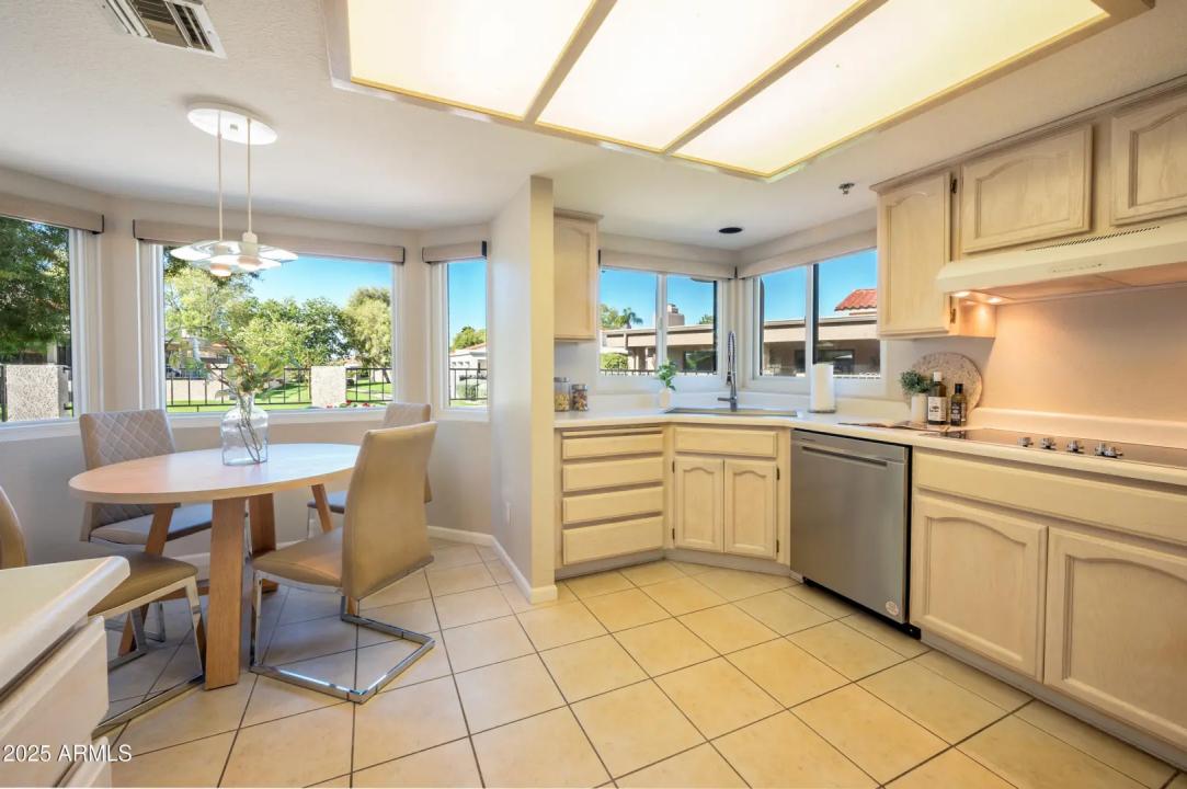 Real Estate Picture 12