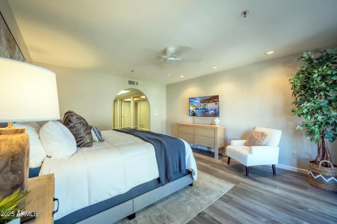 Real Estate Picture 22