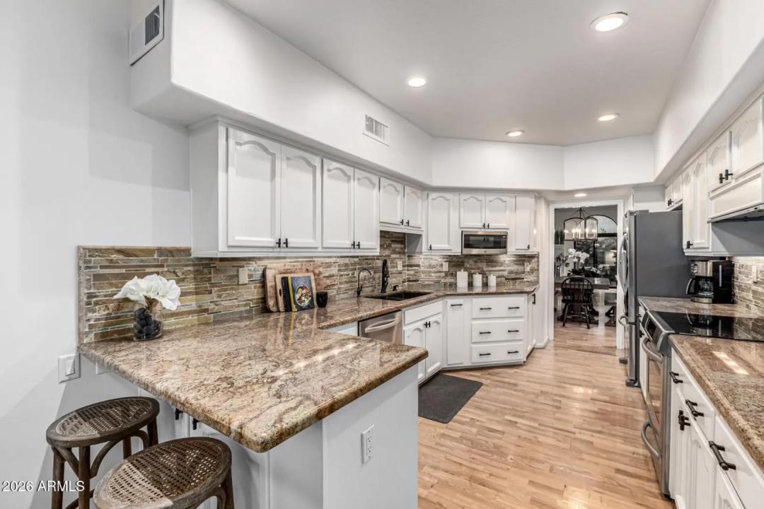 Real Estate Picture 10