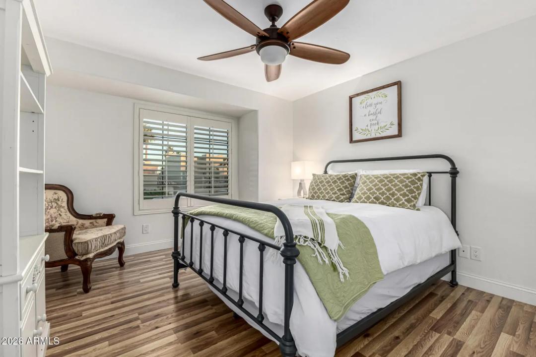 Real Estate Picture 22