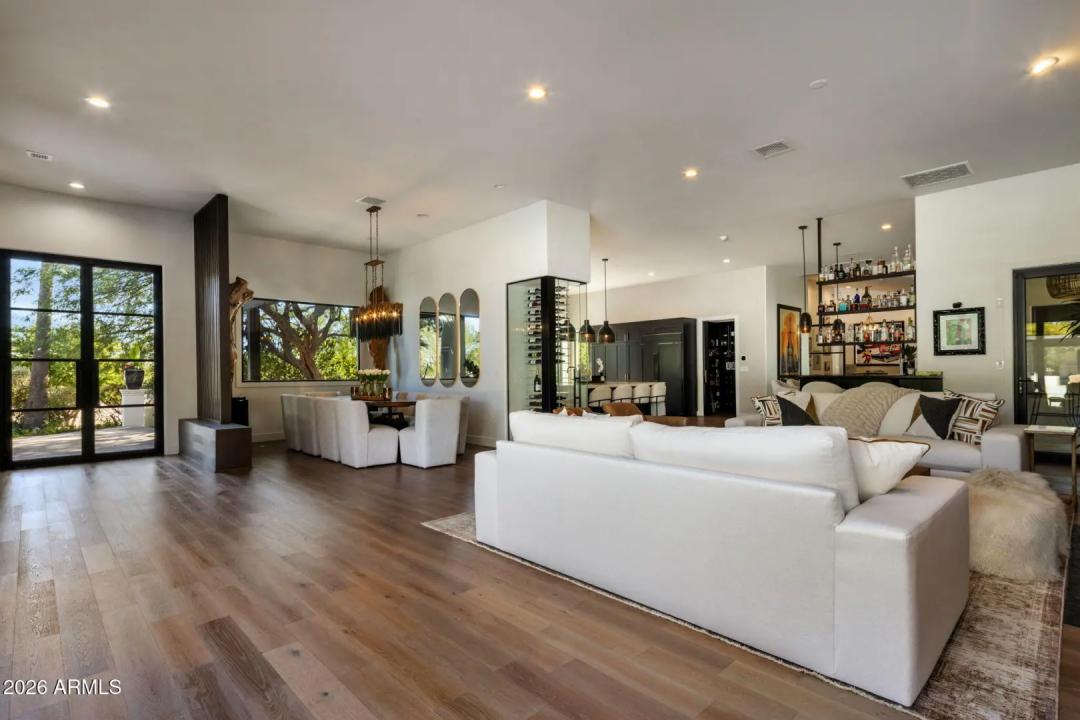 Real Estate Picture 3