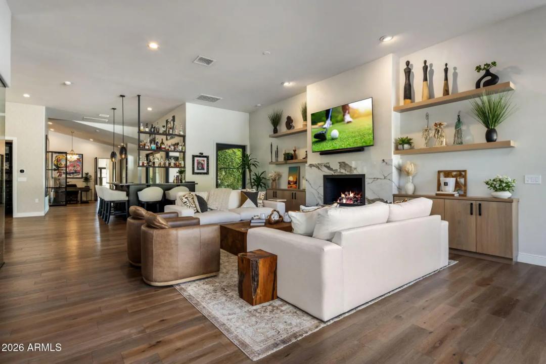 Real Estate Picture 4