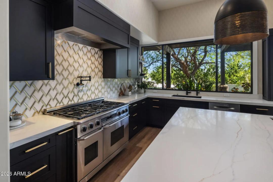 Real Estate Picture 6