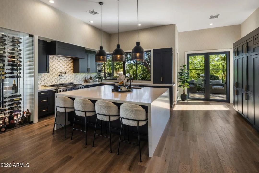 Real Estate Picture 5