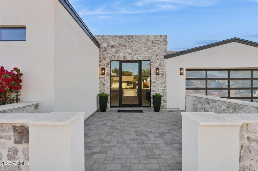 Real Estate Picture 3