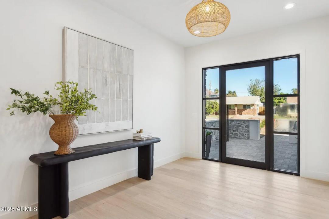 Real Estate Picture 4