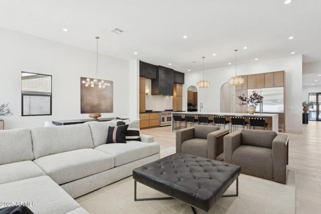 Real Estate Picture 14