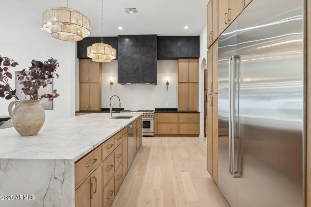 Real Estate Picture 7