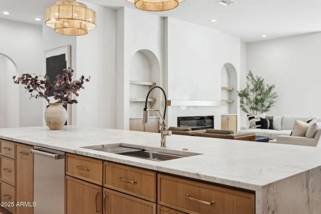 Real Estate Picture 9