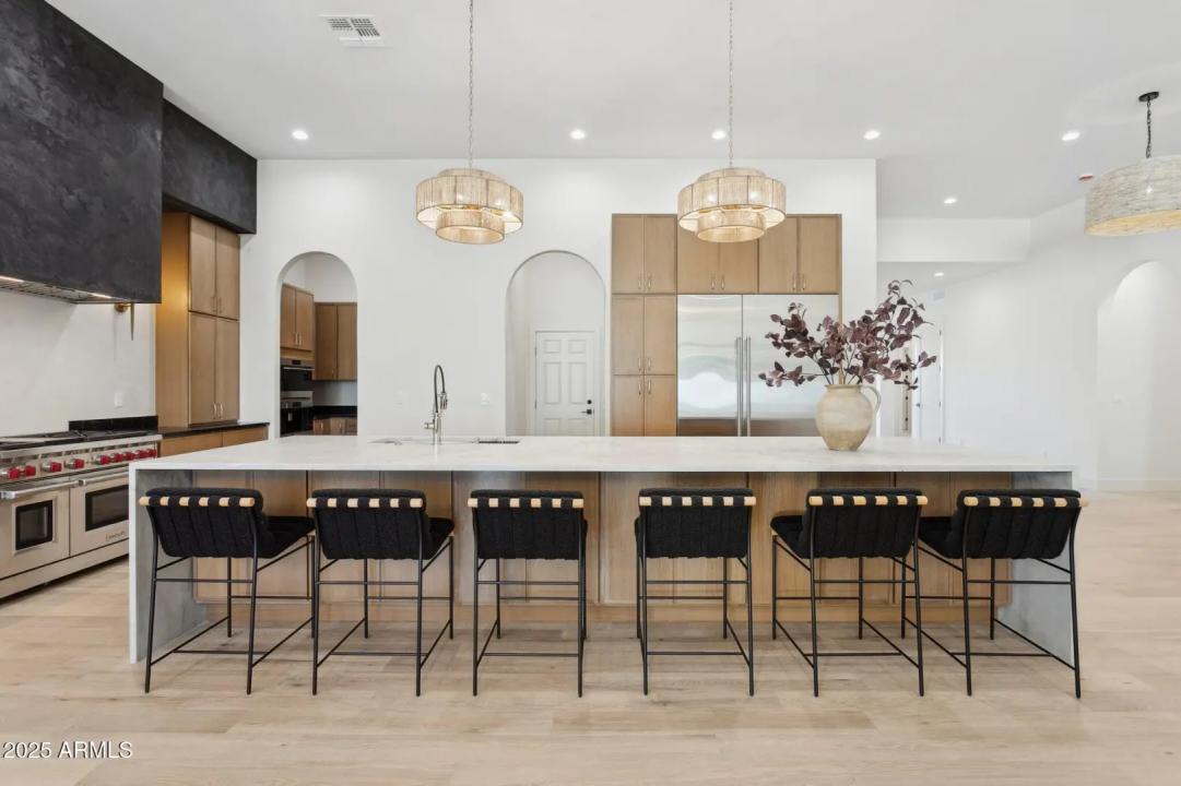 Real Estate Picture 12