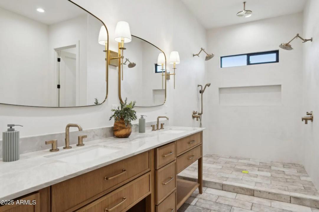 Real Estate Picture 17