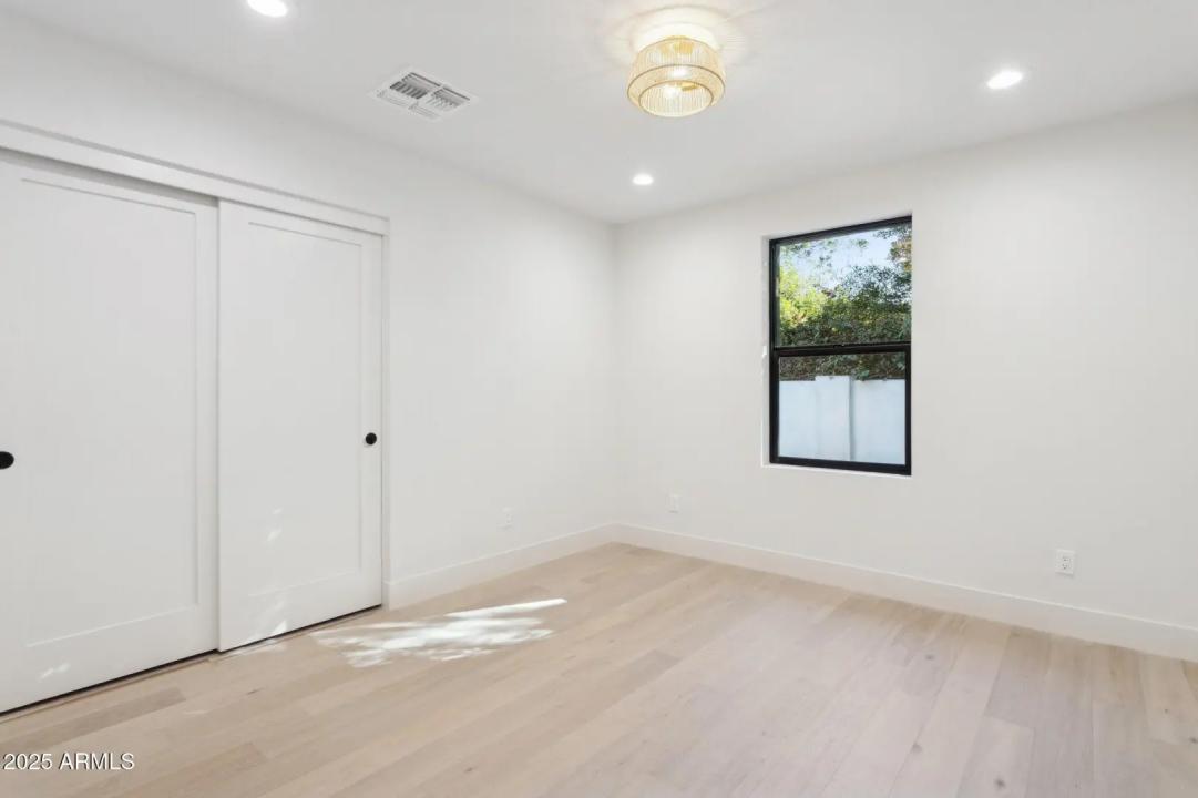 Real Estate Picture 25