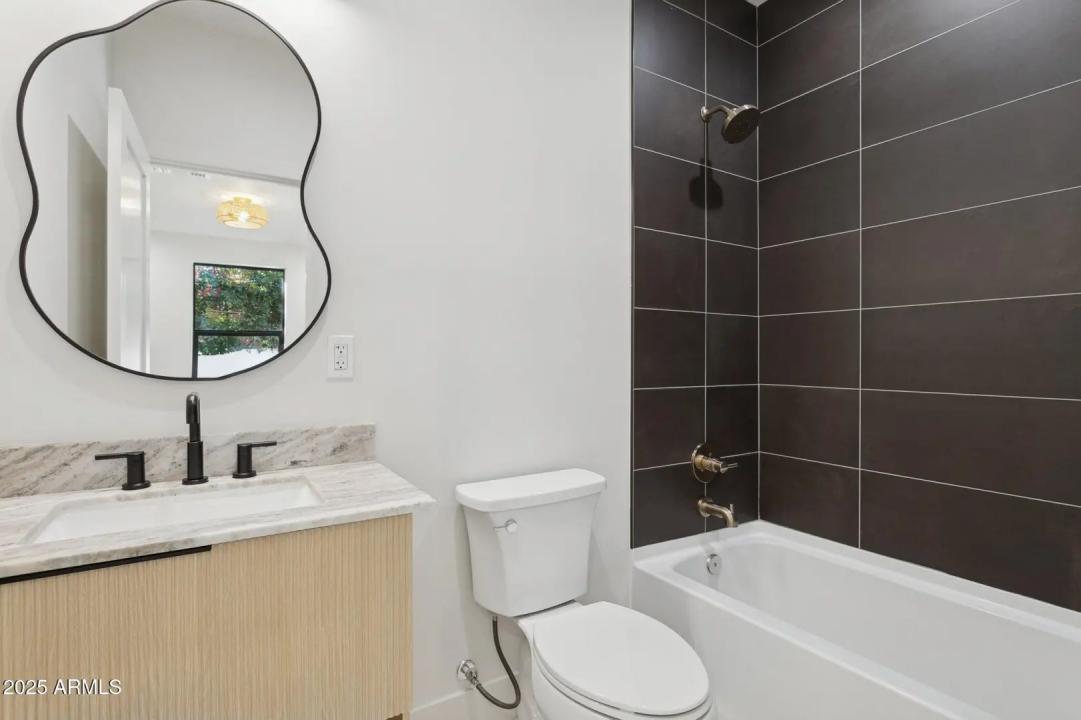 Real Estate Picture 24