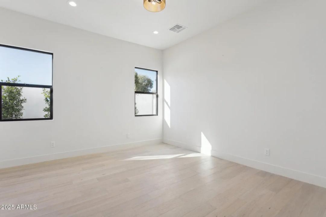 Real Estate Picture 28