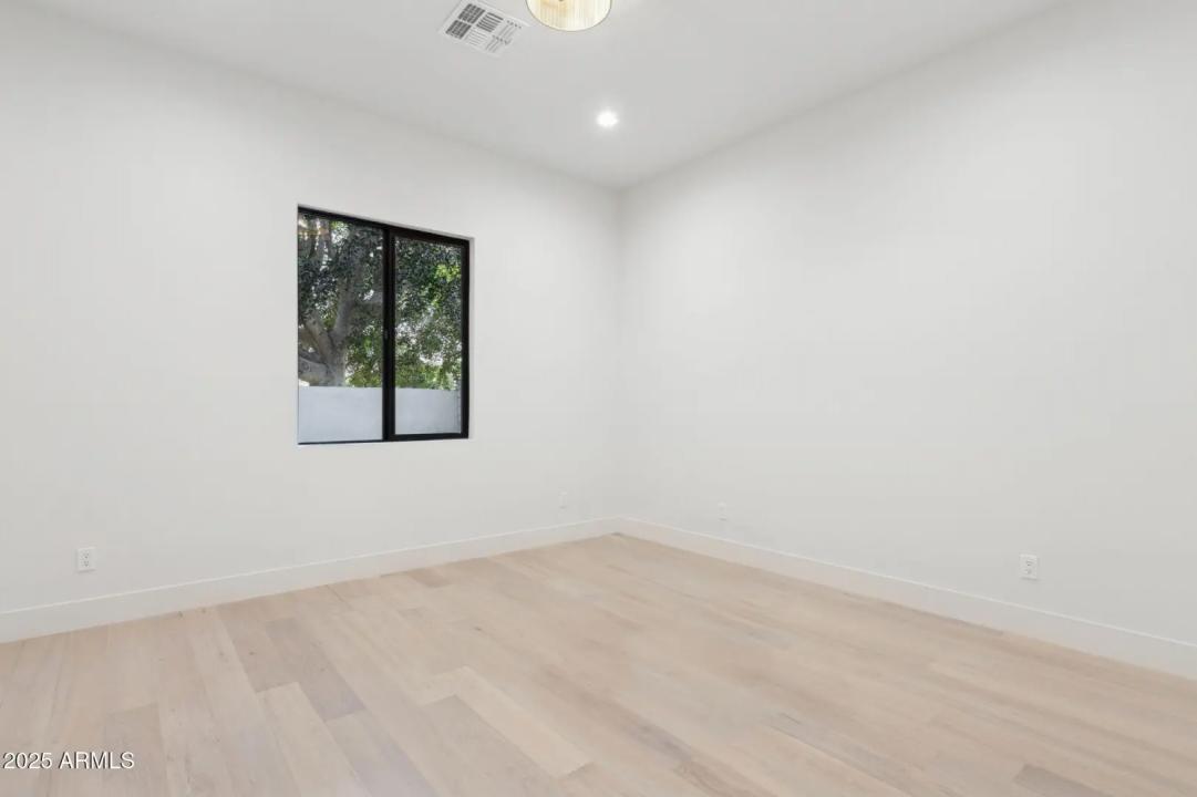 Real Estate Picture 31