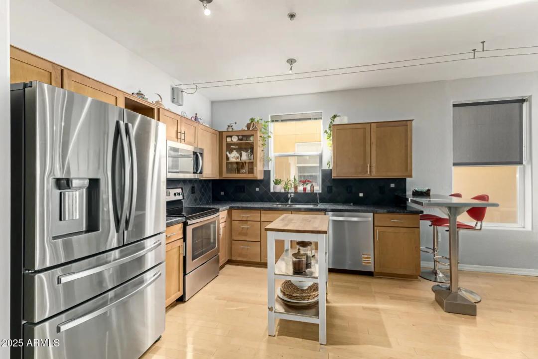 Real Estate Picture 5