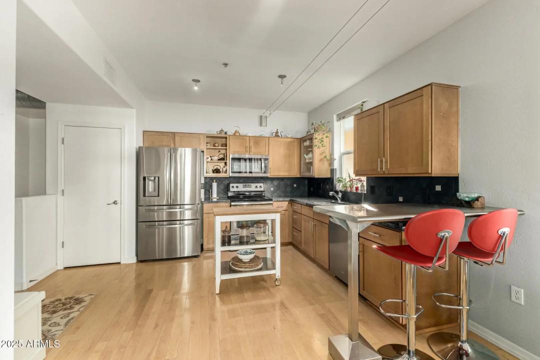 Real Estate Picture 6