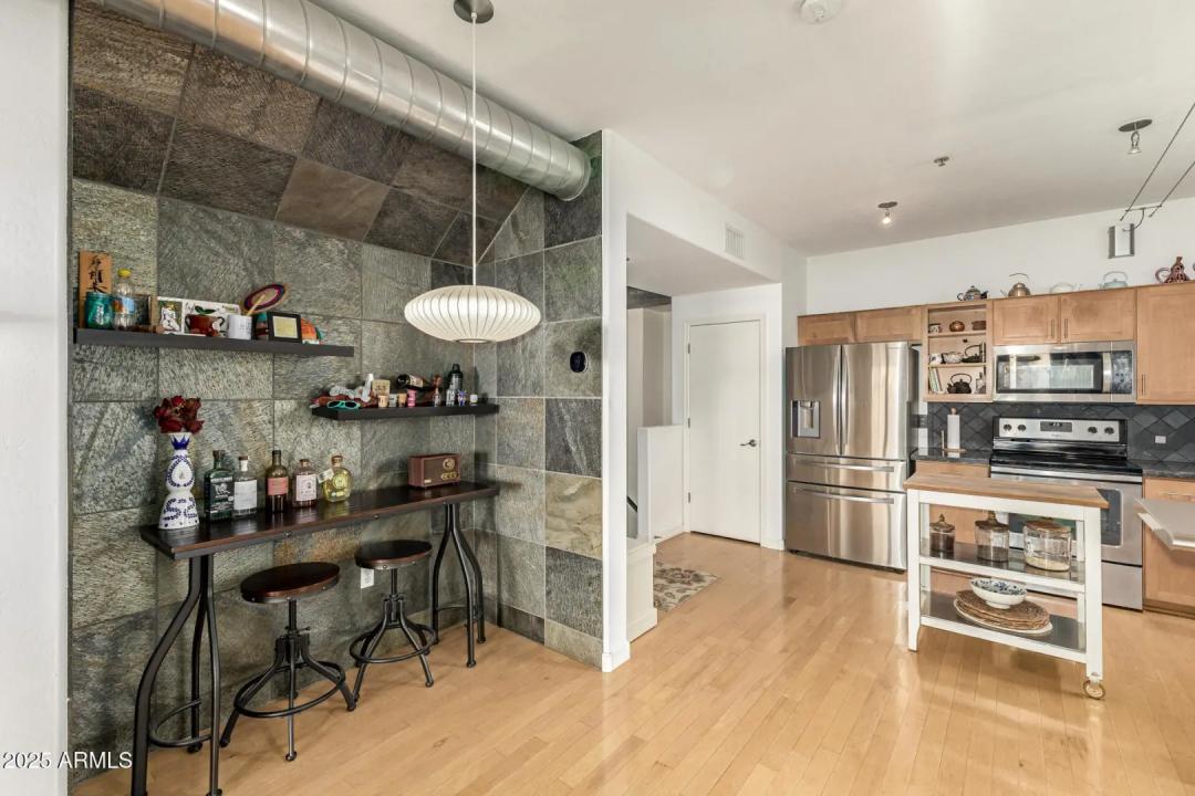 Real Estate Picture 11