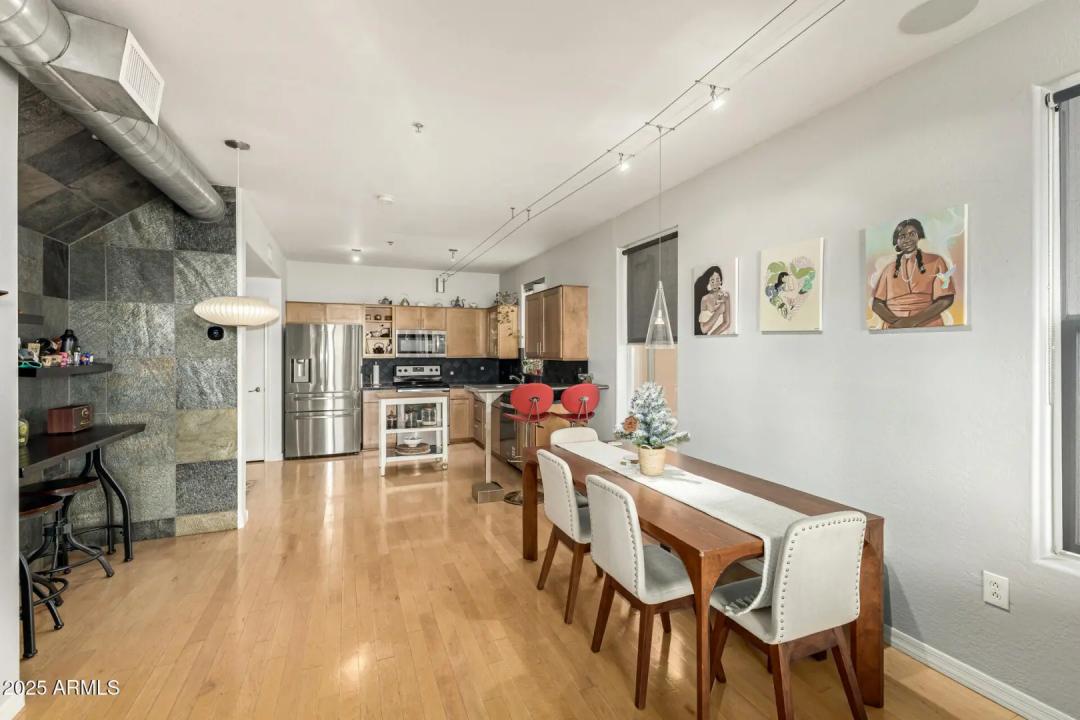 Real Estate Picture 12