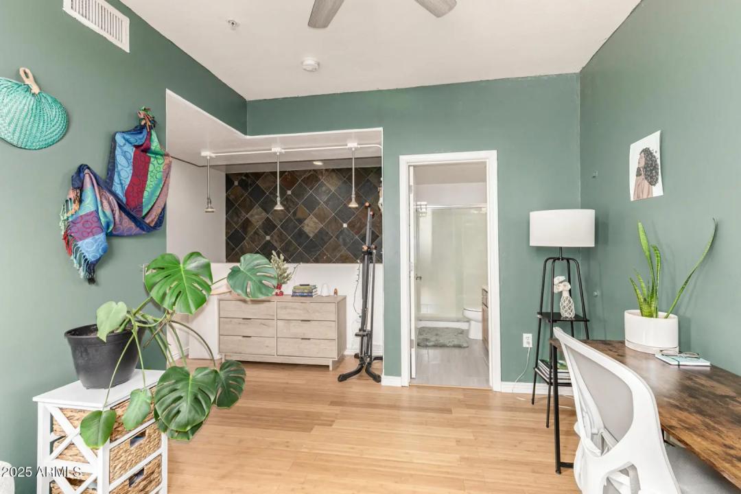 Real Estate Picture 16