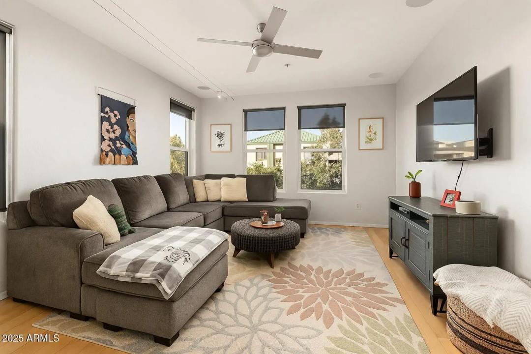 Real Estate Picture 8