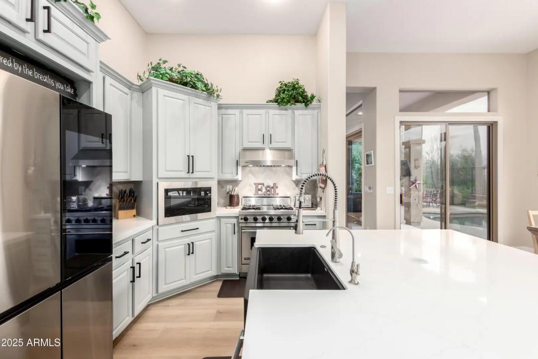 Real Estate Picture 6