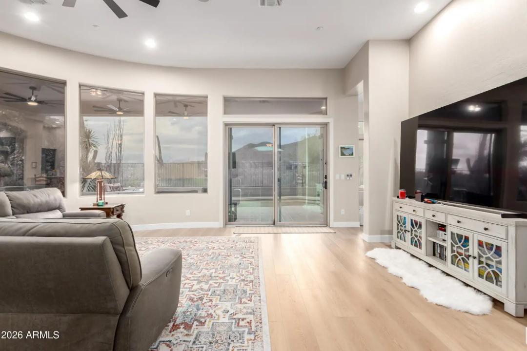 Real Estate Picture 11