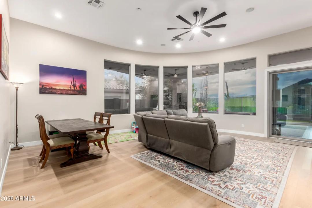 Real Estate Picture 12