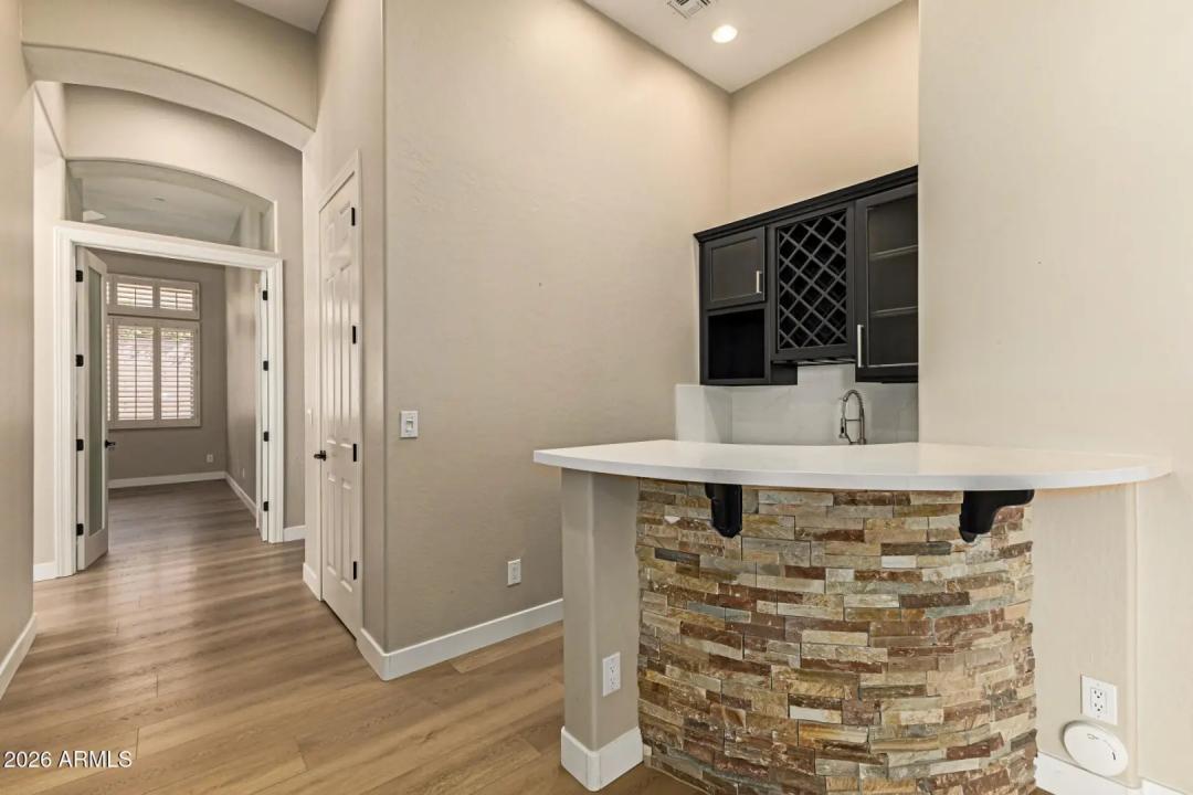 Real Estate Picture 11