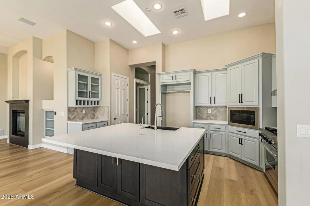 Real Estate Picture 7