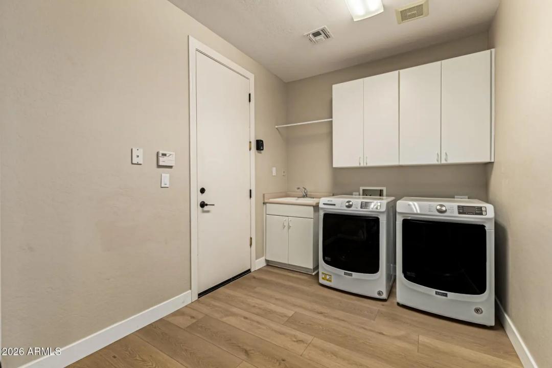 Real Estate Picture 24