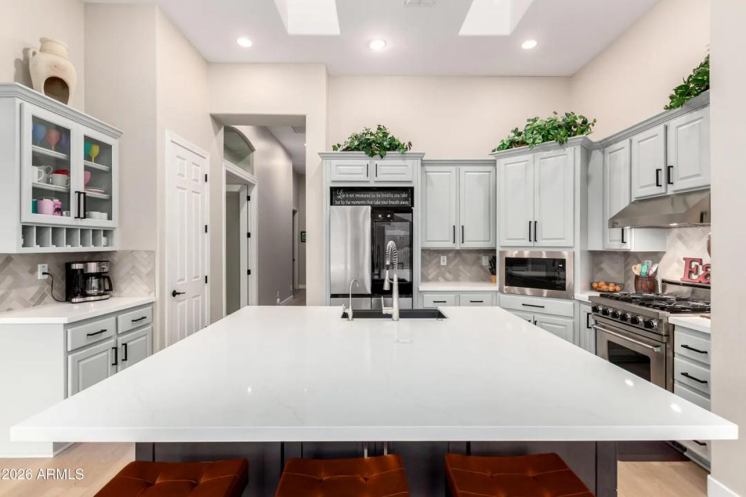 Real Estate Picture 8