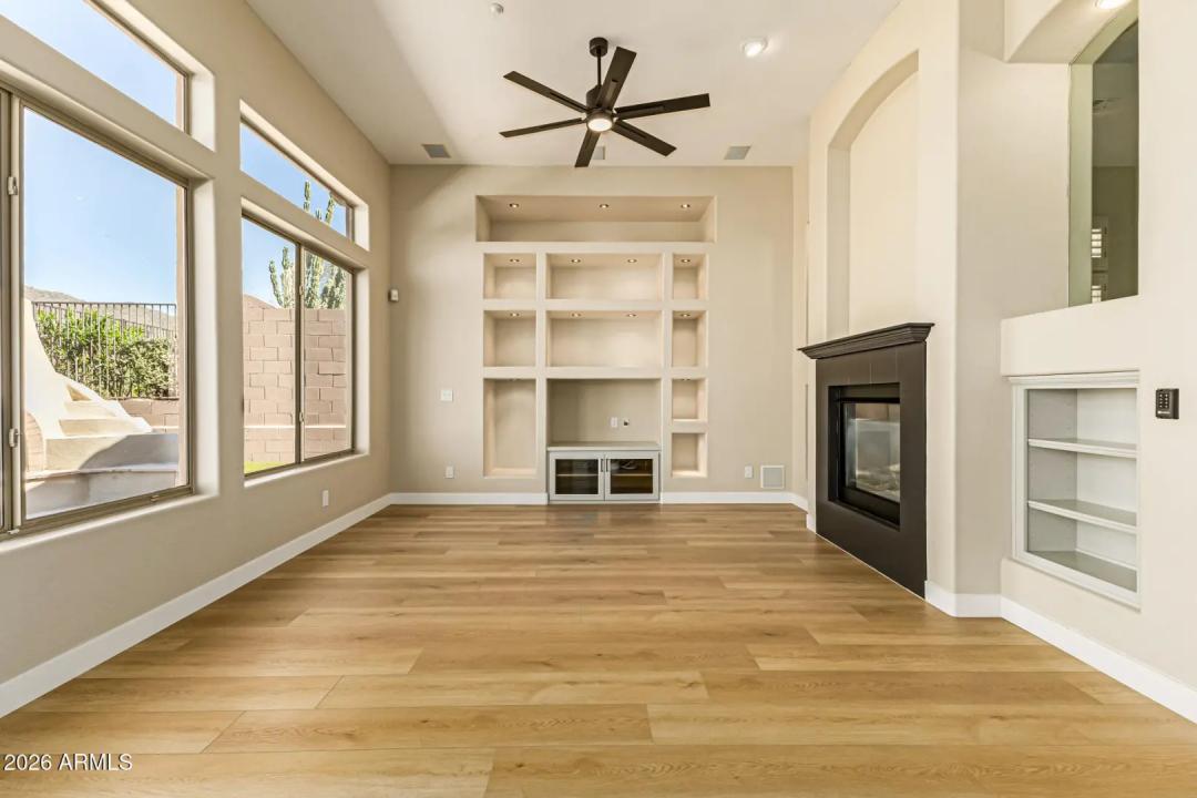 Real Estate Picture 3