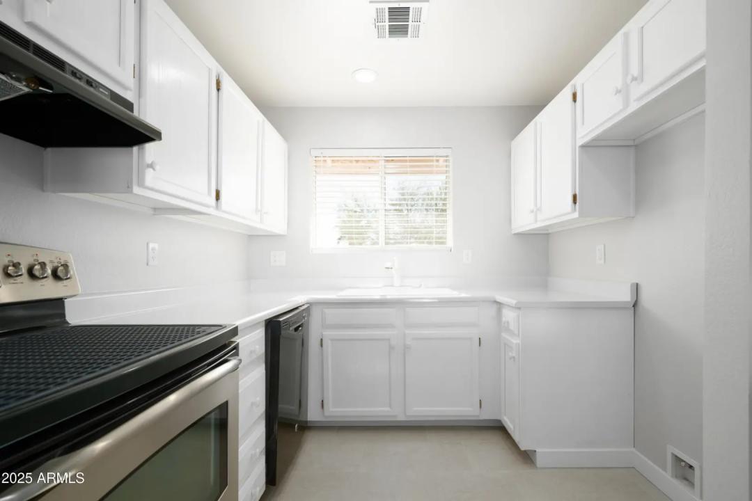 Real Estate Picture 3