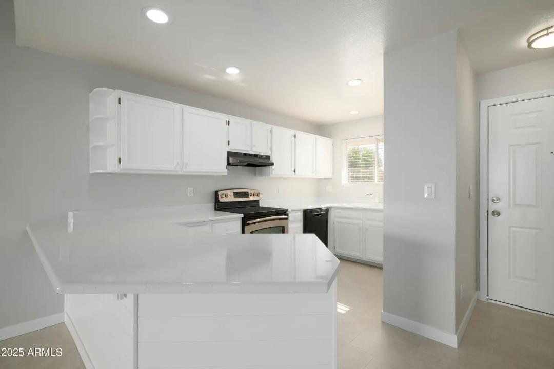 Real Estate Picture 4