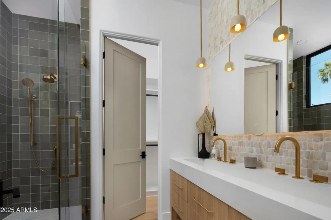 Real Estate Picture 30